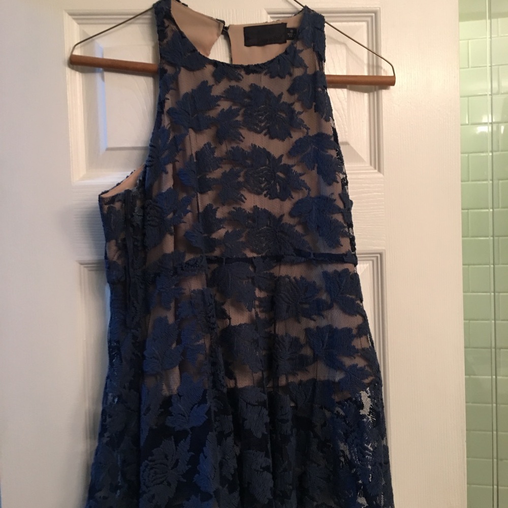 Line and Dot tank
